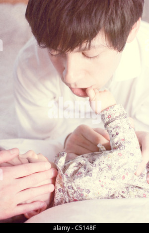 Vater mit Tochter spielen Stockfoto