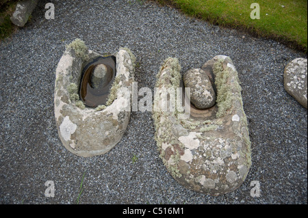 Eisenzeit Trog Mahlstein und Midden in Jarlshof Siedlung, südlichen Festland, Shetland, Schottland SCO 7411 Stockfoto