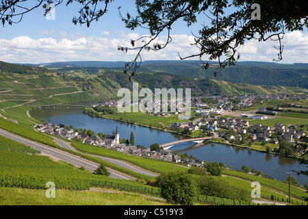 Moselkurve am Ort Piesport, Mosel, Rheinland-Pfalz, Deutschland, Europa Stockfoto