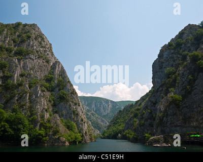 Matka Canyon und See - ein Wasserkraftwerk Schema gebildet durch stauen den Fluss Treska bei Matka, Saraj Umgebung: Skopje Stockfoto