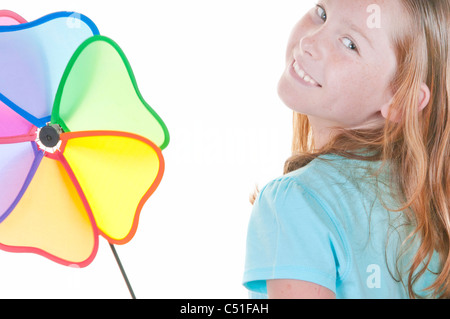 Junges Mädchen glücklich mit Wind Spielzeug Stockfoto