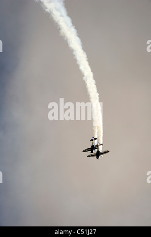 Kunstflug. Platz für Text in den Himmel. Stockfoto