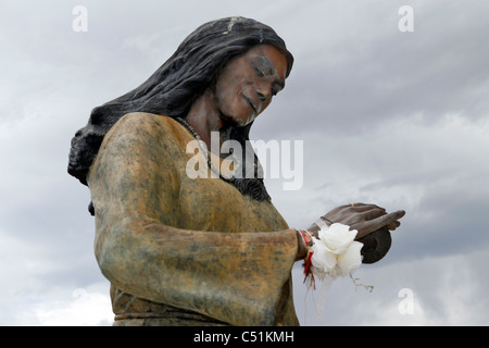 Skulptur von Sacajawea, die zwei Jahre lang als Leitfaden für die historischen Lewis und Clark Expedition gehandelt. Stockfoto