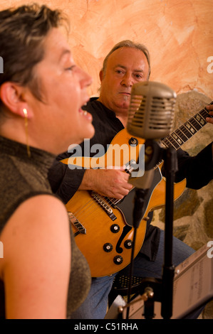 Klassischer jazz Duett auf einen Club Bühne Stockfoto