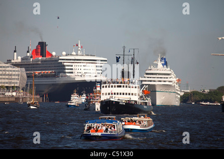 Parade der Abfahrt der Schiffe und Segelboote, Hafengeburtstag oder Port Jubiläum 2011, Hamburg, Deutschland, Europa Stockfoto