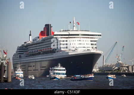 Cruise Liner, Queen Elizabeth 2, Parade der Schiffe, Geburtstagsfeiern für den Hamburger Hafen im Jahr 2011, Deutschland, Europa Stockfoto