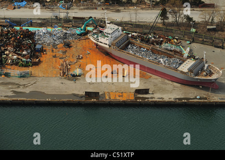 Luftaufnahme des zerstörten entlang der nordöstlichen Küste von Japan nach einem schweren Erdbeben und Tsunami 25. März 2011. Stockfoto