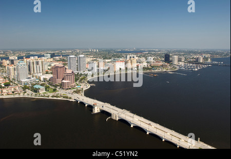 West Palm Beach, Florida Innenstadt Gebäude und Royal PArk-Brücke Stockfoto