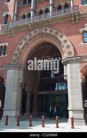 Eingang zum St. Pancras Marriott Renaissance Hotel in London, England, Vereinigtes Königreich. Stockfoto