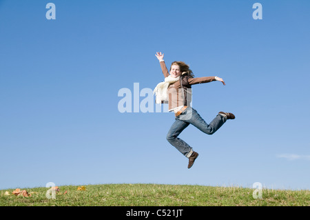 Frau springen vor Freude, Jena, Thüringen, Deutschland Stockfoto