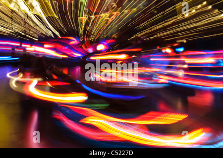 Autoscooter, Karussell, Lichtspuren, Rummelplatz, Erfurt, Thüringen, Deutschland, Europa Stockfoto