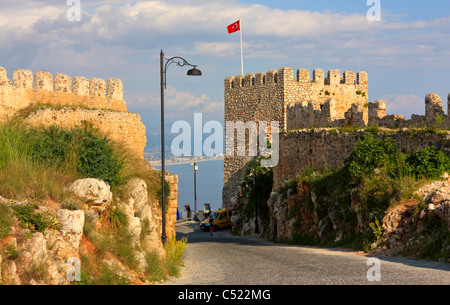 Historischen Wachturm der Mauer rund um die Burg von Alanya, Türkei Stockfoto