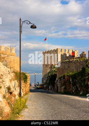 Historischen Wachturm der Mauer rund um die Burg von Alanya, Türkei Stockfoto