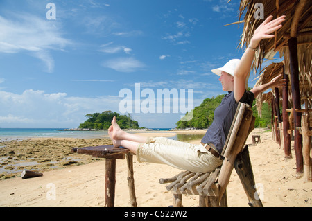 Frau am Strand von Paya, Pulau Tioman Island, Malaysia, Südostasien, Asien Stockfoto