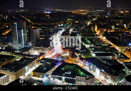 Blick vom Main Tower in Frankfurt Am Main in der Nacht, bunte Lichter, Beleuchtung, Frankfurt Am Main Stockfoto