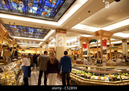 Lebensmittel-Halle Harrods in Knightsbridge, London, England, UK Stockfoto