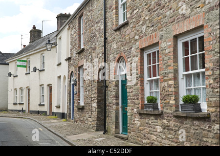 Traditionellen viktorianischen Reihenhaus Häuser im Dorf von Llangattock Powys South Wales UK Stockfoto