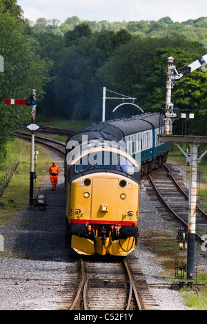 Schienengüterverkehr Grey liverierte Lokomotive Nr. 37518. Heritage Diesel Trains beim ELR East Lancashire Railway Heritage Trust Gala Train Weekend Juli 2011 Stockfoto