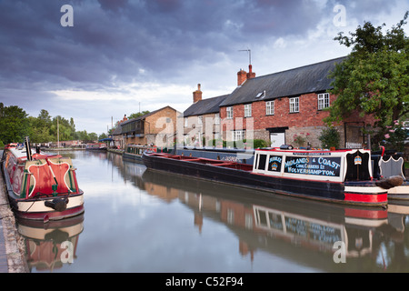 Schüren Sie Bruerne am Grand Union Canal in Northamptonshire Stockfoto