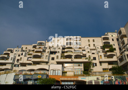 Wohnhaus Wohnung Block neben dem Hauptbahnhof Bahnhof Mostar Stadt Bosnien und Herzegowina-Europa Stockfoto