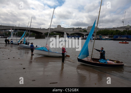 kleine Yachten an der Southbank centre london Stockfoto