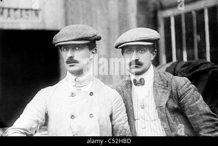 Gebrüder Voisin, französischen Flugpioniere. Gabriel Voisin (1880 – 1973), auf der linken Seite und Charles Voisin (1882-1912) Stockfoto