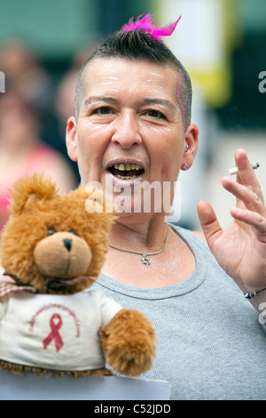 Bunten Charakteren, die Teilnahme an der Londoner Gay-Pride-41 Jahre. Jubiläums-Parade - London 2.. Juli 2011 Stockfoto