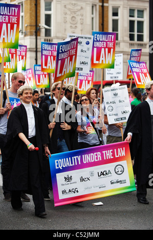 Bunten Charakteren, die Teilnahme an der Londoner Gay-Pride-41 Jahre. Jubiläums-Parade - London 2.. Juli 2011 Stockfoto