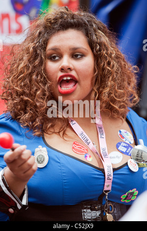 Bunten Charakteren, die Teilnahme an der Londoner Gay-Pride-41 Jahre. Jubiläums-Parade - London 2.. Juli 2011 Stockfoto