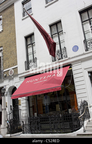 HUNTSMAN, eines der ältesten Tailoring Betriebe in der Savile Row in 160 Jahren gehandelt, gesehen hier in einem leichten Winkel. Stockfoto