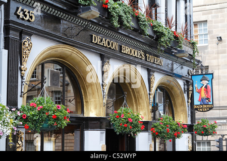 Berühmte Taverne auf der Royal Mile in Edinburgh Stockfoto