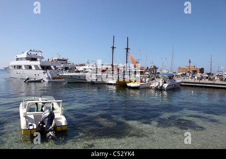 Hafen von Paphos und Burg, UNESCO-Weltkulturerbe, Zypern Stockfoto
