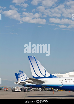 United-Flugzeugen, Flughafen-Gate und Taxistand Stockfoto