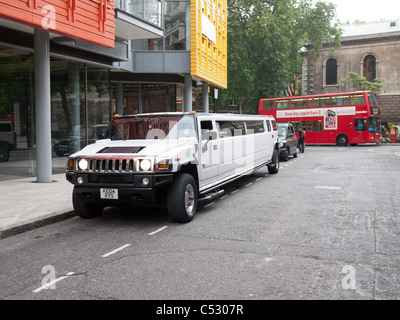 gestreckten Limousine in eine Parkuhr in der Londoner Innenstadt geparkt Stockfoto