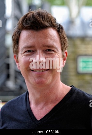 Sänger Rick Astley Ankunft für sein Konzert in 2011 Llangollen internationaler musikalischer Eisteddfod in Llangollen, Nordwales Stockfoto