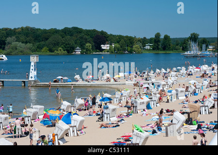 Belebten Strand im Strandbad am Wannsee in Berlin Deutschland Stockfoto