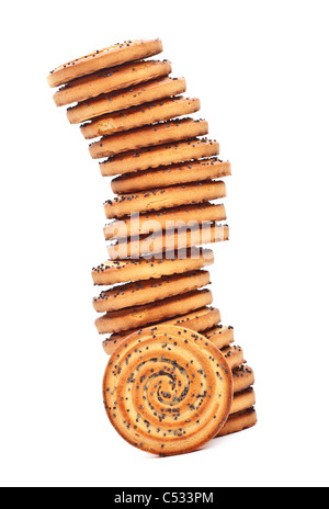 Shortbreads Cookies Turm mit Mohn, isoliert auf weiss Stockfoto