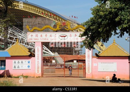 ZAMBIA Ndola, AFECC copperbelt, einem chinesischen Unternehmen schaffen ein neues Fußball-Stadion, verkauft als Geschenk und win win aus China, Kupfer ist in der Nähe von Stockfoto