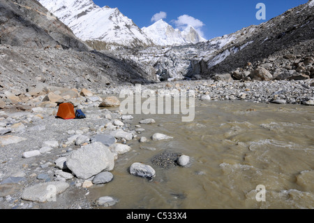 Gaumukh - die Quelle des Flusses Ganges in der Nähe von Gangotri, Indien. Stockfoto