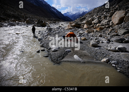 Gaumukh - die Quelle des Flusses Ganges in der Nähe von Gangotri, Indien. Stockfoto