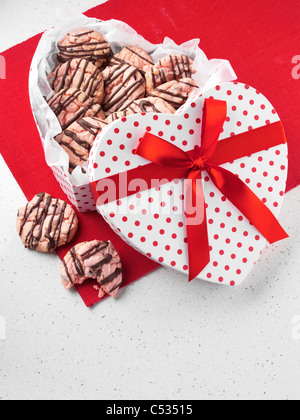 Erdbeeren in Schokolade getaucht cookies Stockfoto