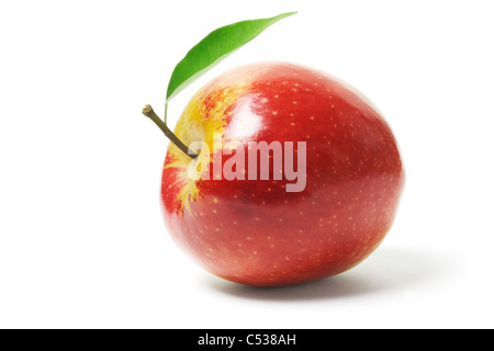 Frische rote Apfel liegen auf weißem Hintergrund Stockfoto