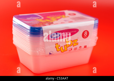 Packung mit 8 Smartt Tubz leichte microwavable Kunststoff Essen-Container mit Deckel Stockfoto