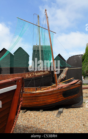 Hastings alte Fischerboote und net Hütten auf der Altstadt Stade East Sussex UK Stockfoto