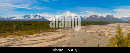 Alaska Range und Mount McKinley aus Parks Highway und Susitna River Ausschau, Alaska Stockfoto