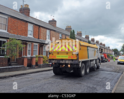 Ein LKW, der für die Autobahn Wartung verwendet wird. Stockfoto