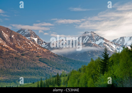 Ansicht von Norden Selbstmord und Mord Gipfeln im Chugach State Park als Veiwed von den Seward Highway entlang Turnagain Arm, Alaska Stockfoto