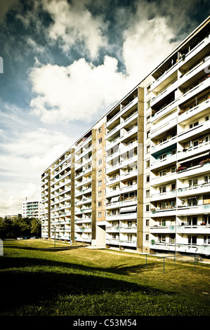 Fertighaus Wohnhaus im Retro-Stil der 70er und 80er Jahren, wohnen, Immobilien, sozialer Wohnungsbau, Symmetrie, Siedlung, Jena Stockfoto