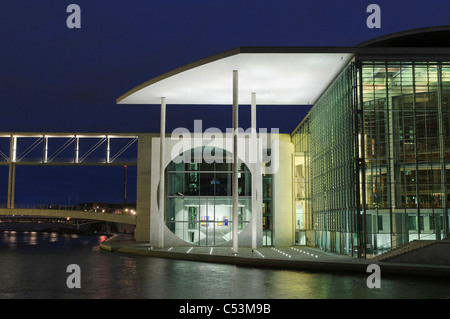 Marie-Elisabeth-Lueders-Haus Gebäude in der Nacht, Bonns Regierungsviertel, Berlin, Deutschland, Europa Stockfoto