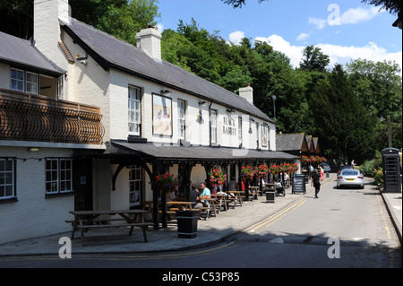 Der berühmte schwarze Kaninchen Kneipe auf den Fluss Arun in Arundel UK Stockfoto